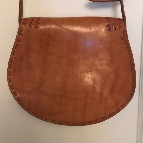 Handmade 100% Leather bag in a Camel color - Picture 3 of 6